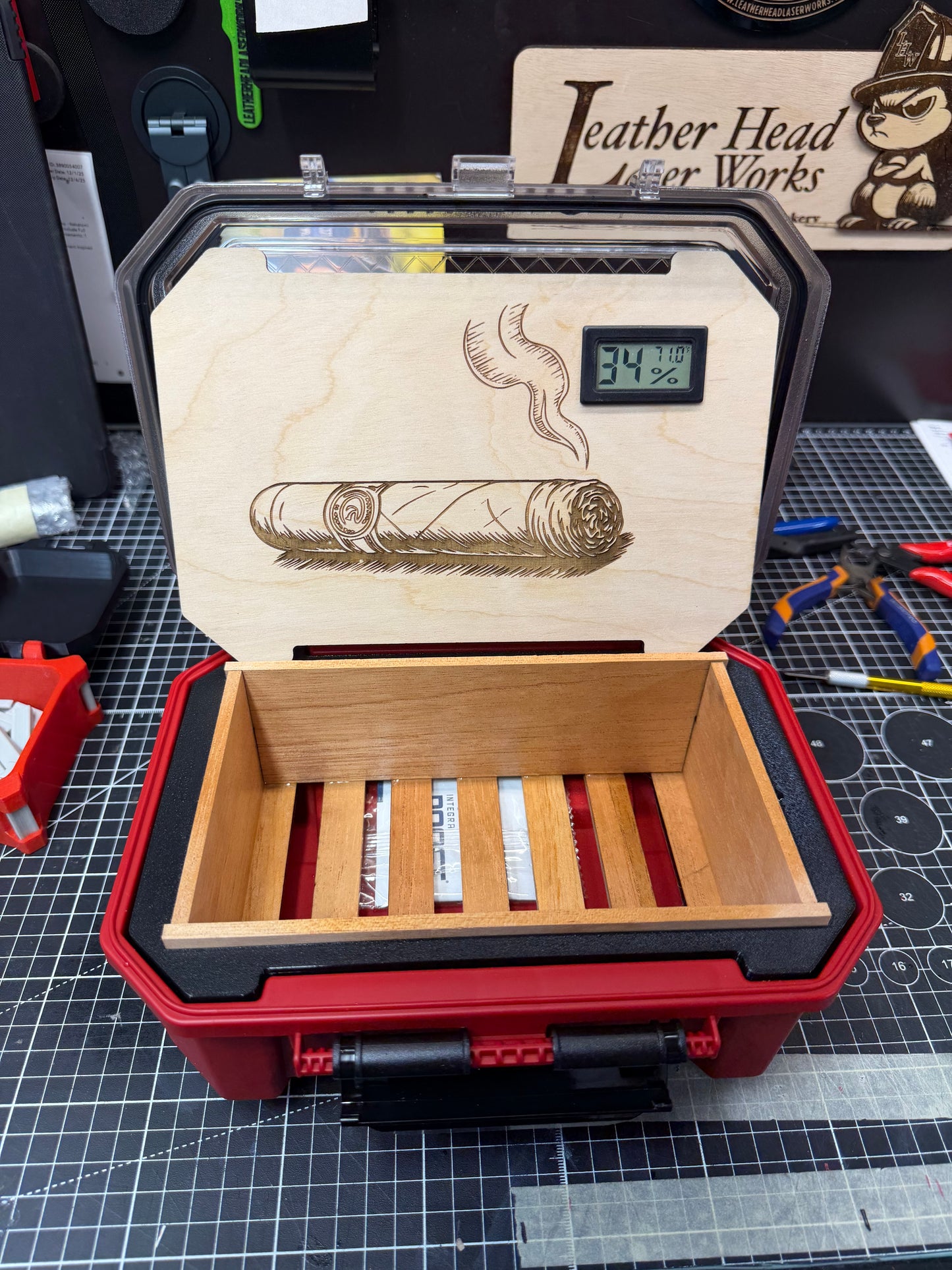 Humidor Husky 0.8 gal waterproof storage bin - 100% Cedar interior