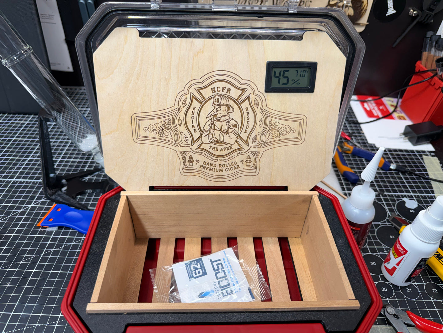 Humidor Husky 0.8 gal waterproof storage bin - 100% Cedar interior